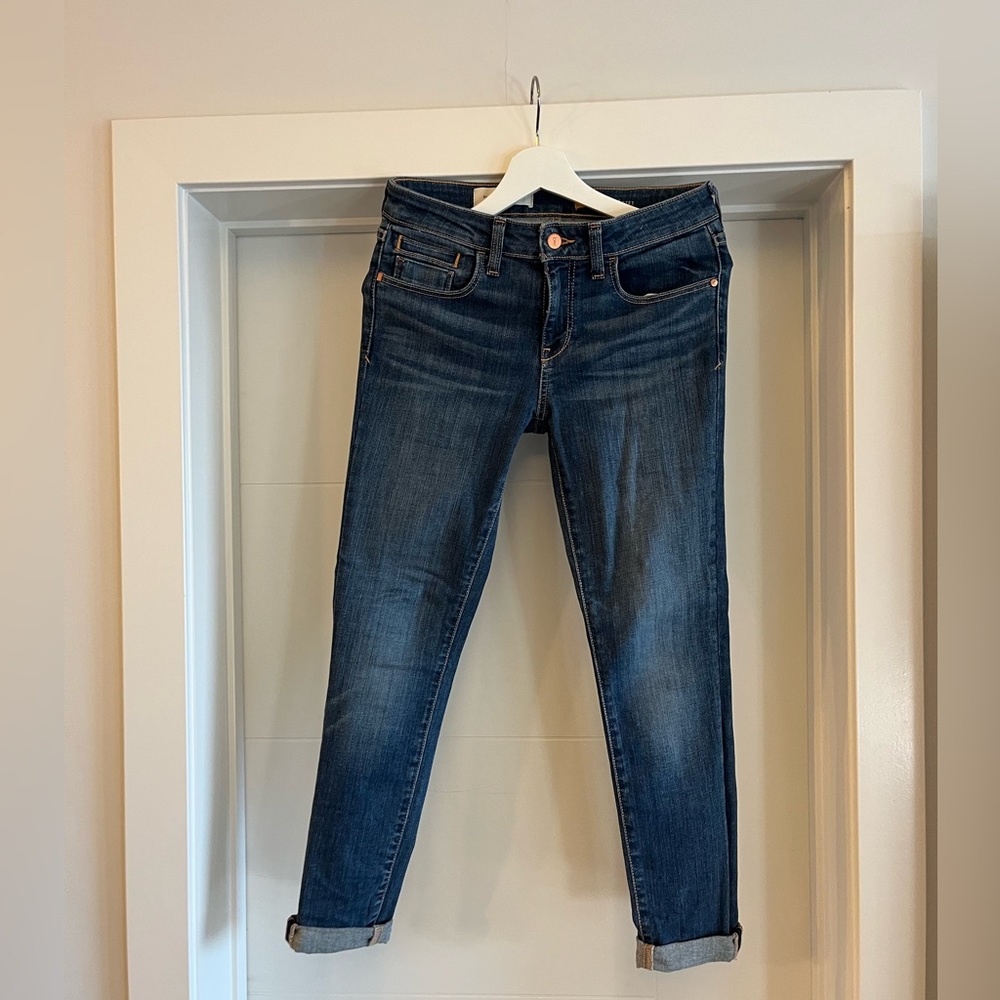 Mid rise Anthropologie jeans. Never worn, in perfect condition!